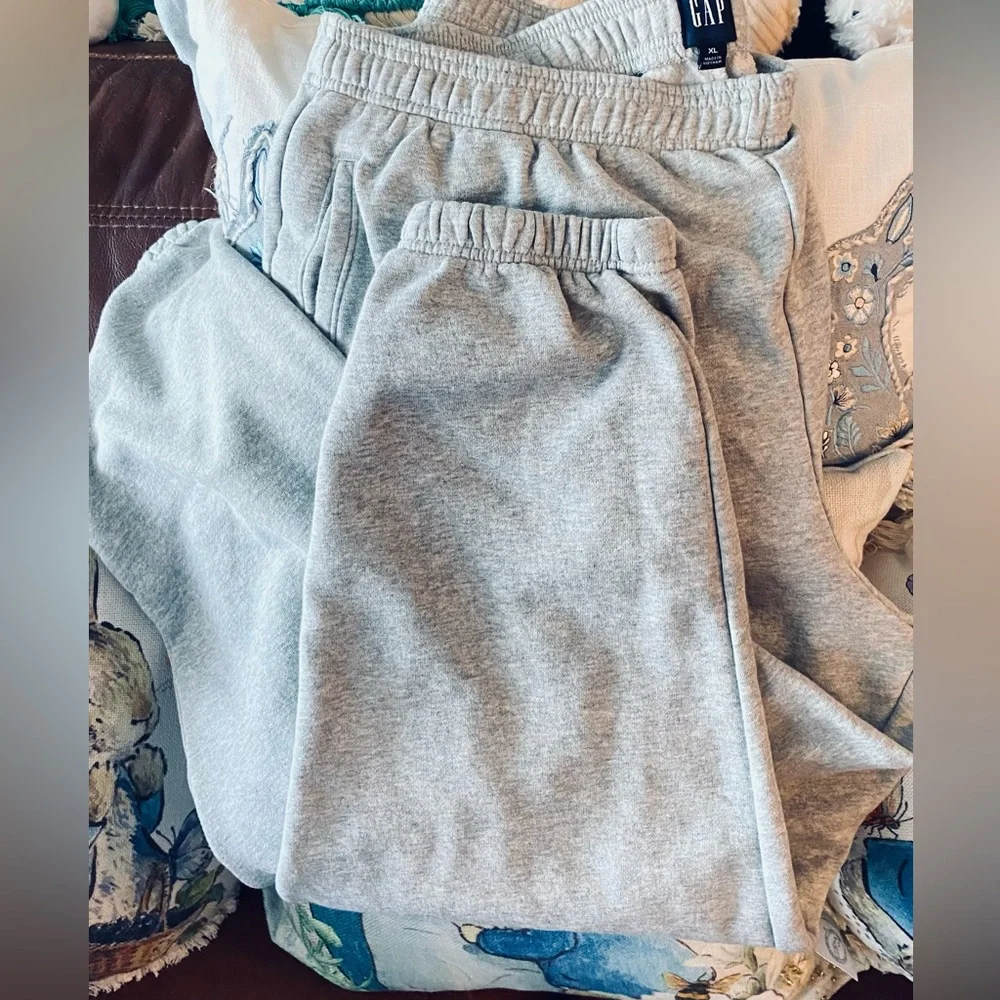 Gap Joggers light gray Elastic waist - Picture 1 of 6